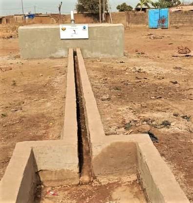 Pozo terminado con bomba manual nueva